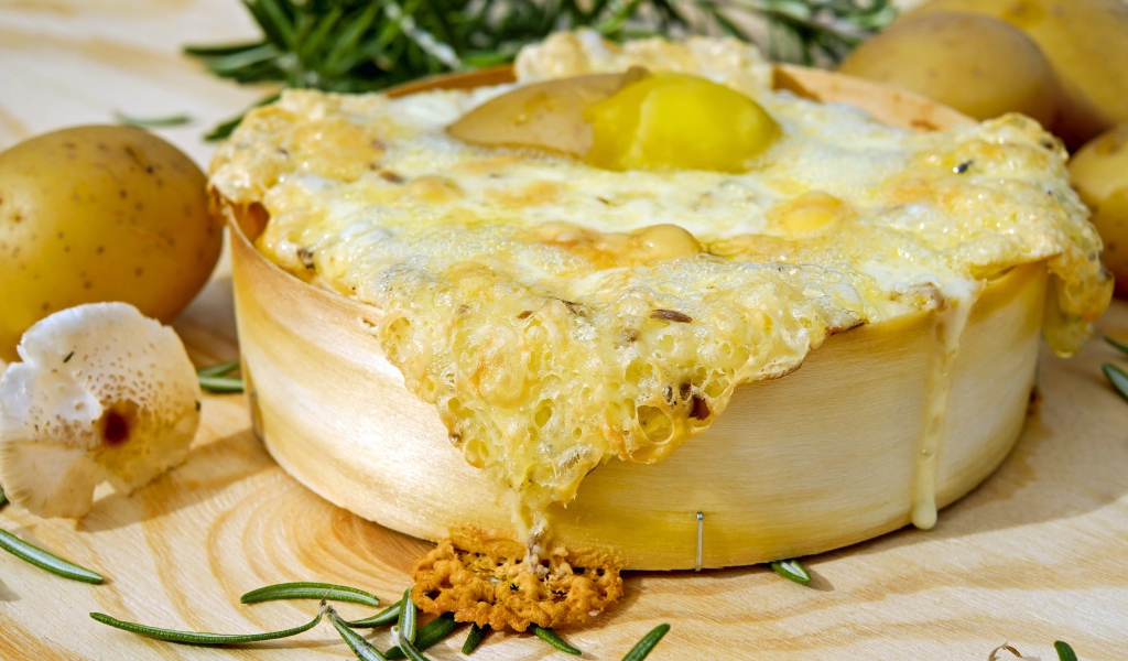 Запеченный картофель сыром в противне 