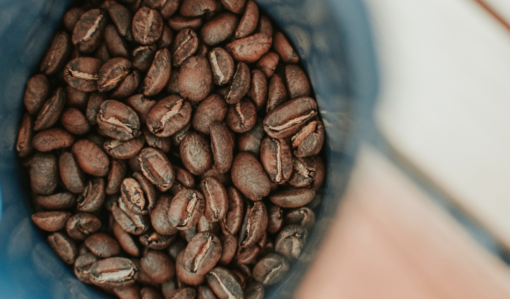 Обжаренные кофейные зерна крупным планом 