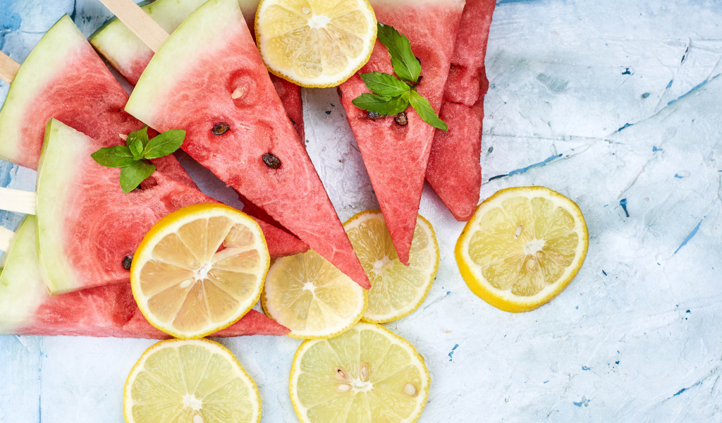 Кусочки арбуза с лимоном