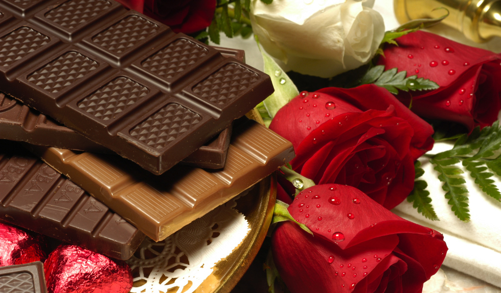Плитки шоколада с букетом роз 