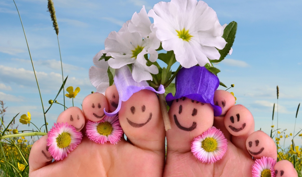 Мордочки нарисованные на ногах с цветами