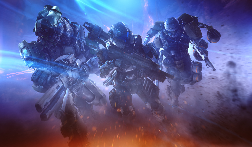 Три солдата с оружием бегут по земле