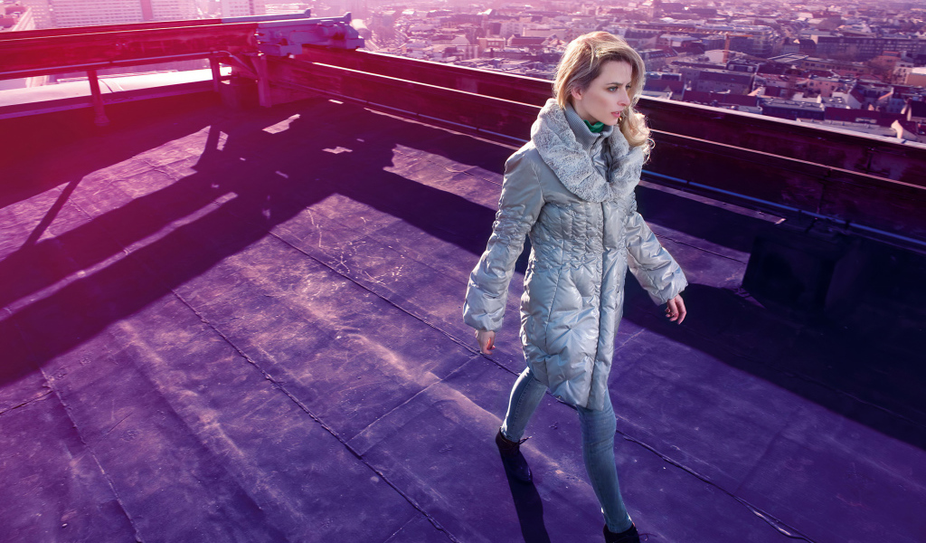 Модель Ева Пэдберг на крыше