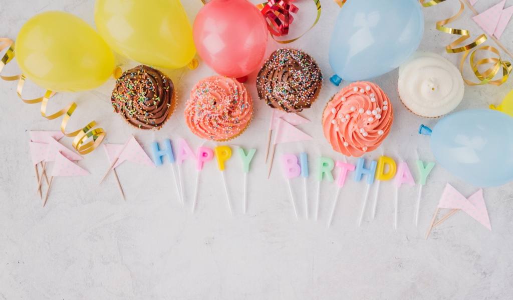 Шарики, сладости и свечи на День рождения 