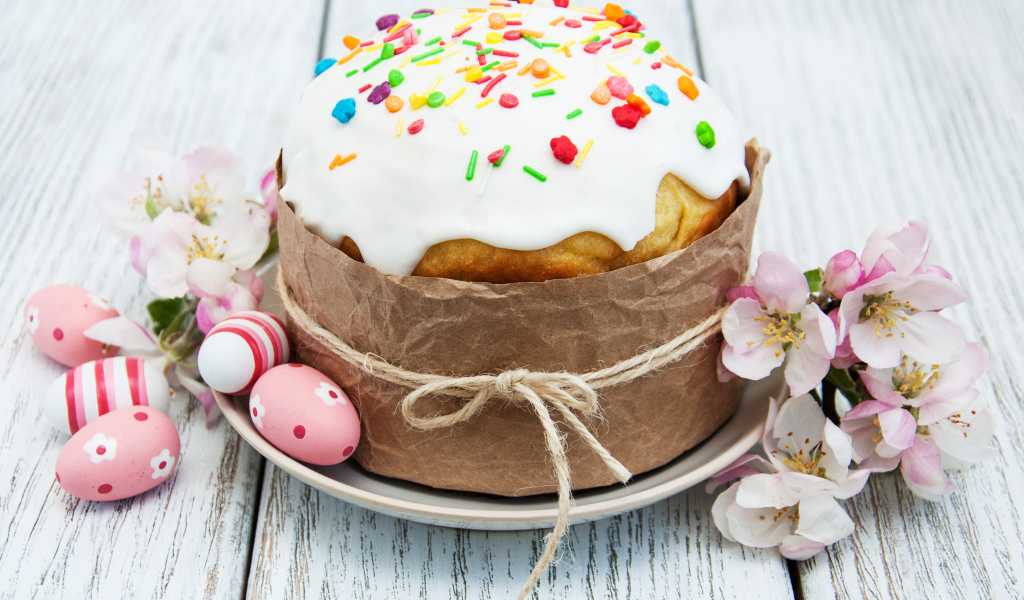 Вкусный кулич с глазурью на Светлый праздник Пасха