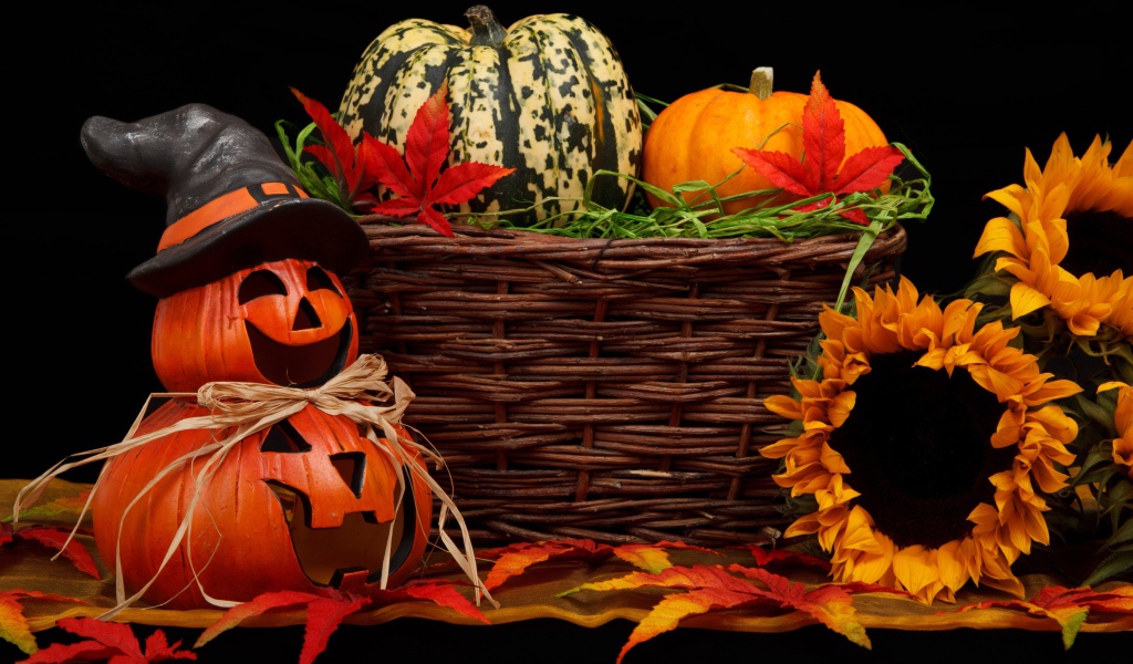 Украшения на праздник Хэллоуин на столе