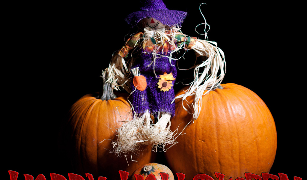 Игрушка и тыква на праздник Хэллоуин