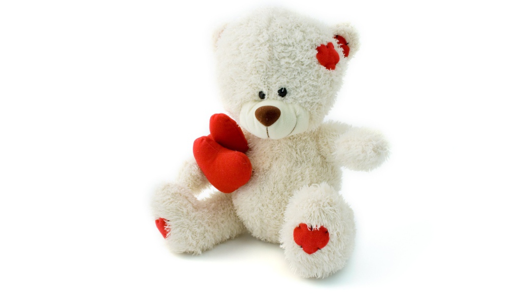 Белый медвежонок Тедди с красным сердцем