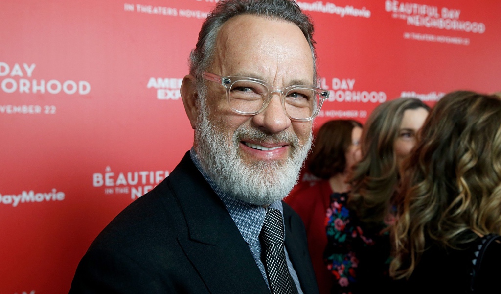 Улыбающийся мужчина, актер Том Хэнкс