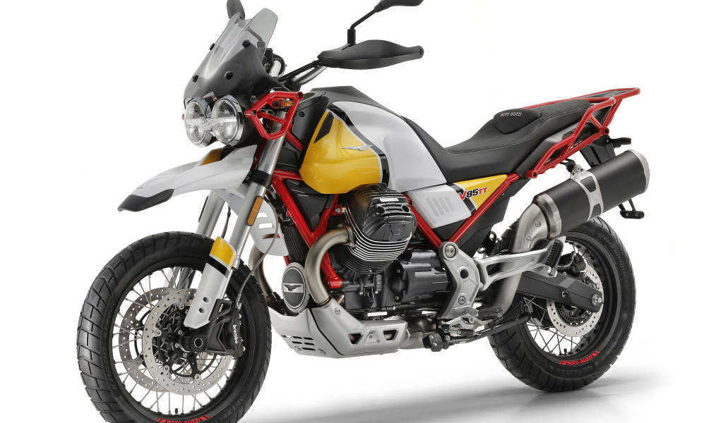Мотоцикл  Guzzi V85 TT, 2019 года на белом фоне