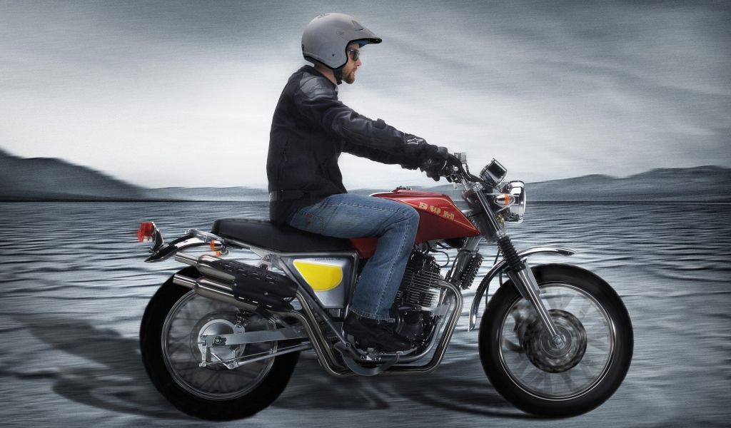 Мотоциклист на мотоцикле  SWM Silver Vase 440, 2020 года