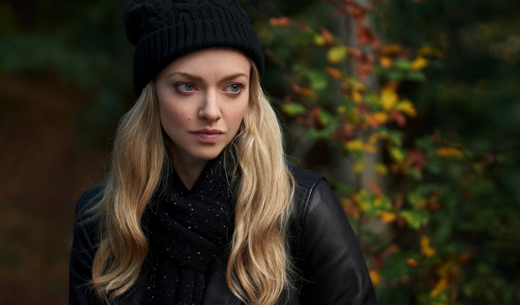 Актриса Аманда Сейфрид в фильме Тебе стоило уйти, 2020