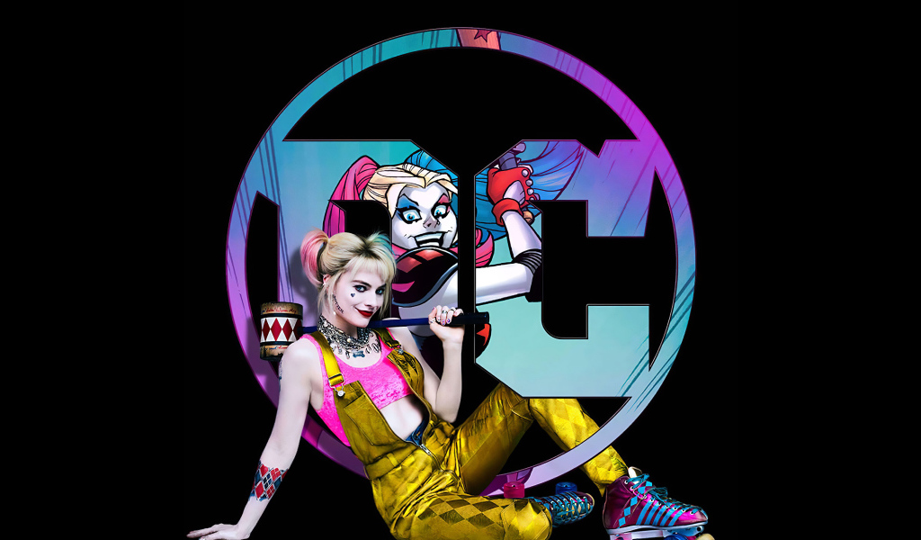 Персонаж Харли Квин у логотипа на черном фоне