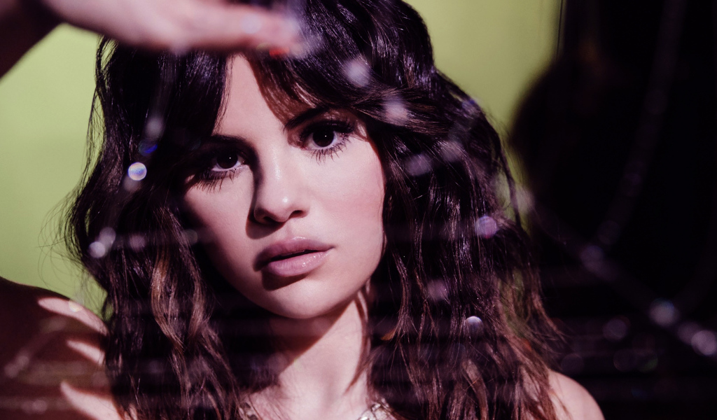 Актриса, певица Селена Гомес лицо крупным планом