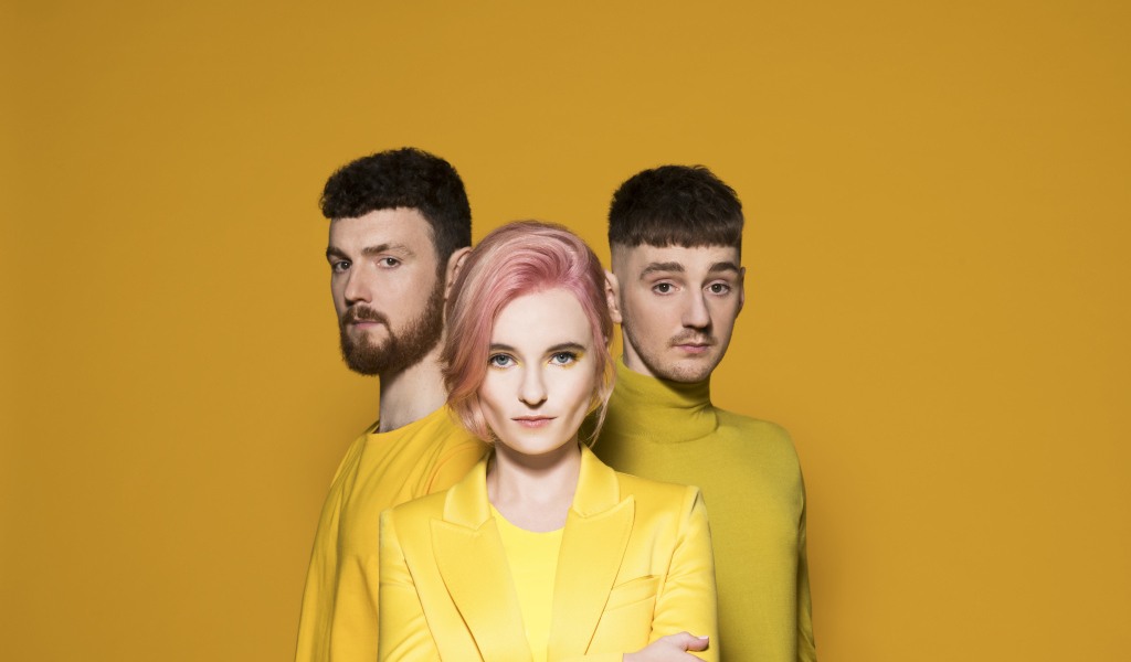 Британская электро - группа Clean Bandit на желтом фоне