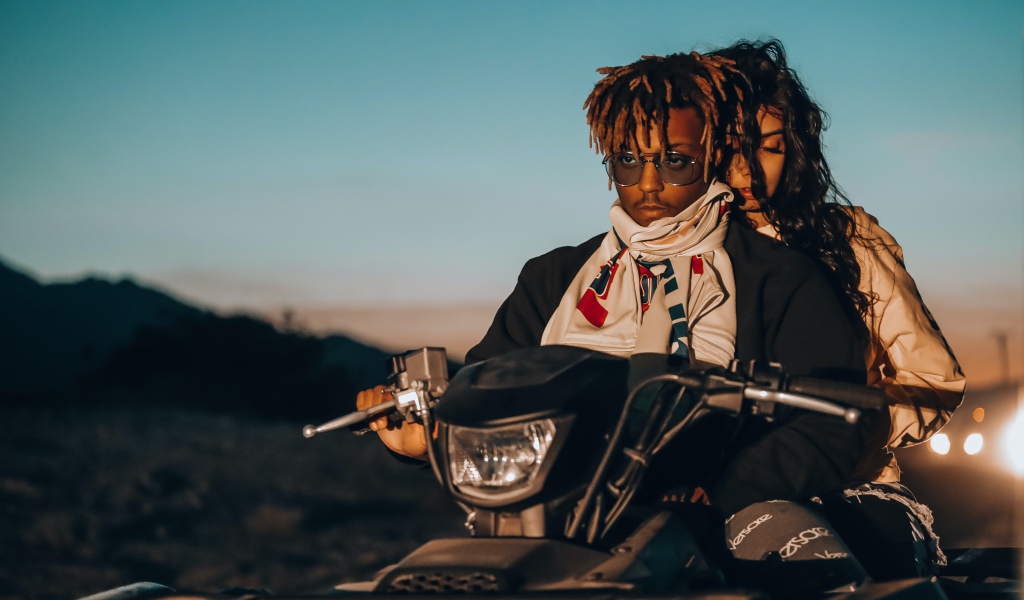 Рэпер Juice WRLD с девушкой на квадроцикле