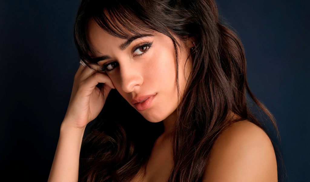 Молодая певица Камила Кабельо крупным планом