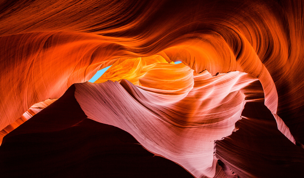 Необычные скалы в каньоне Антилопы