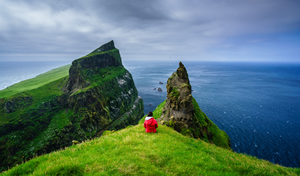 Вид на океан с высокой скалы 