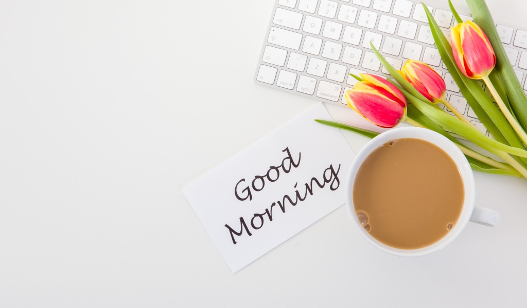 Ноутбук с букетом тюльпанов и какая и надписью с Добрым утром