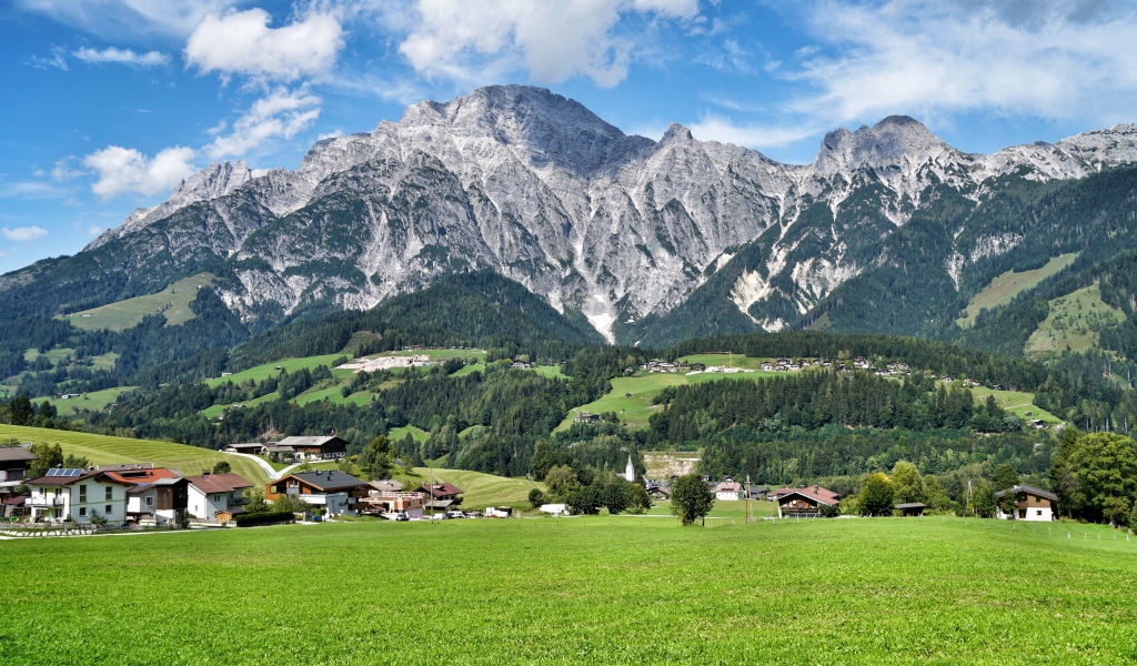 Вид высокие горы под голубым небом, Австрия 