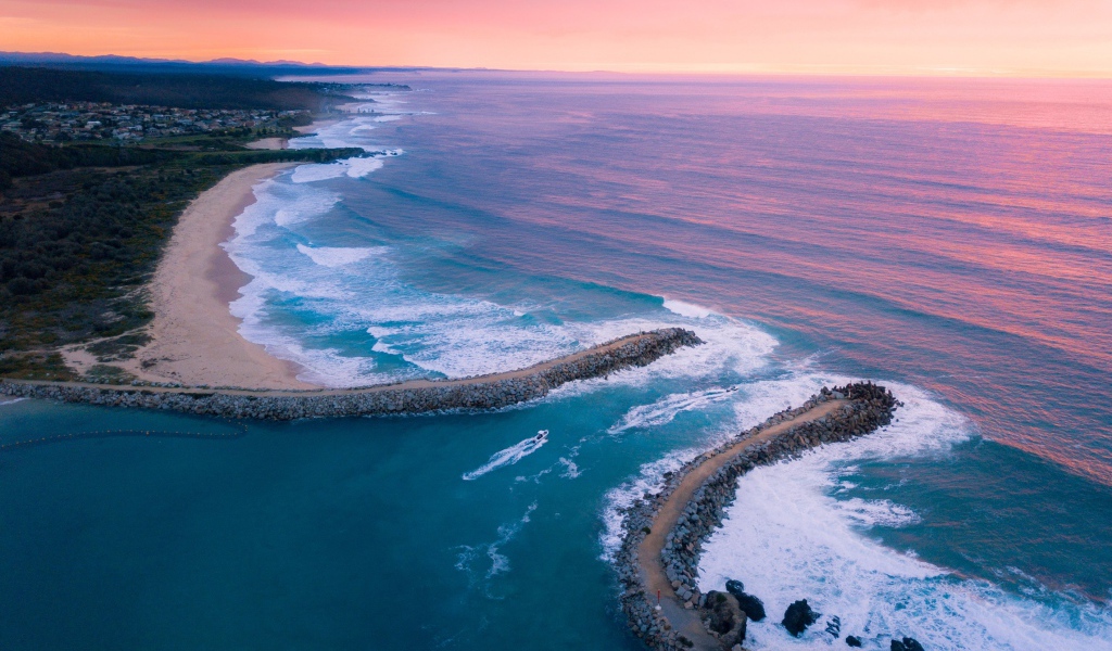 Розовый закат над океаном