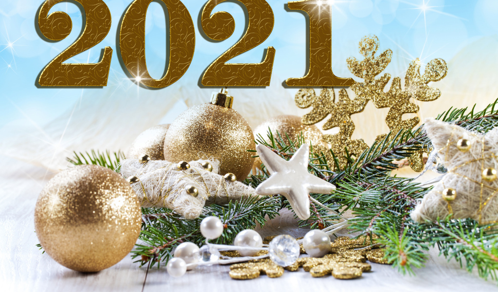 Красивые еловые игрушки на Новый год 2021