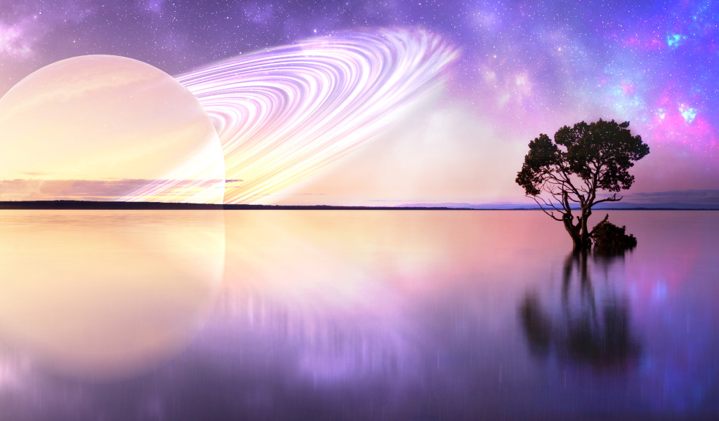 Большая планета Сатурн в небе над озером