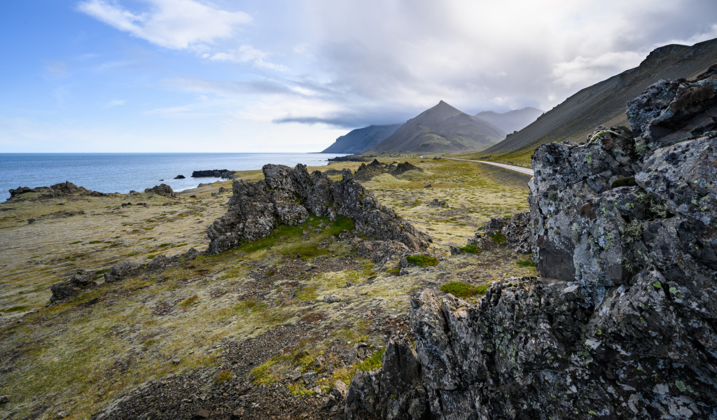 Камни на берегу океана, Исландия 