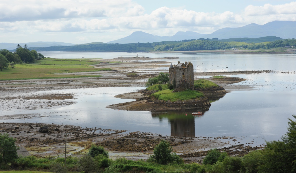 Заброшенная церковь на острове, Шотландия 