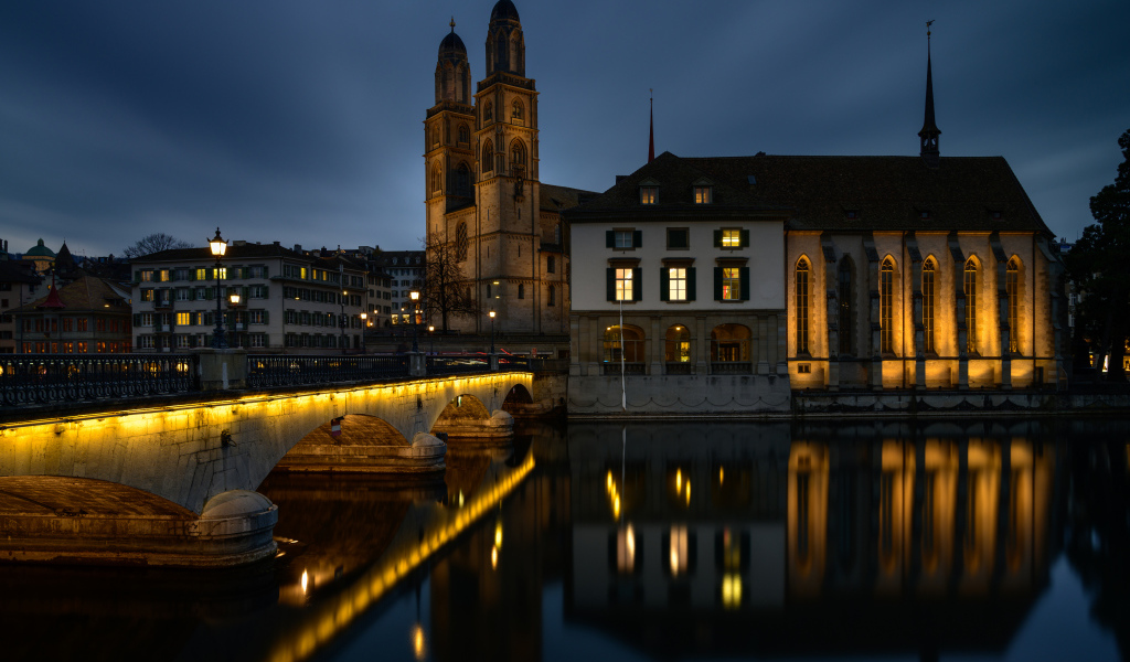 Большой дом у реки ночью, Цюрих, Швейцария 