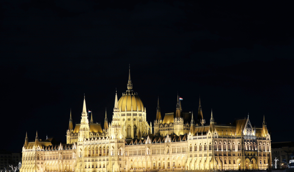 Здание венгерского парламента ночь на черном фоне