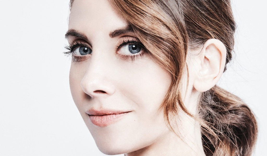 Актриса Элисон Бри лицо крупным планом