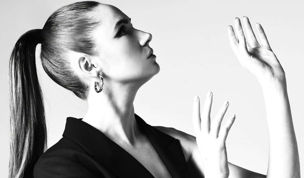 Актриса Карен Гиллан черно - белое фото 