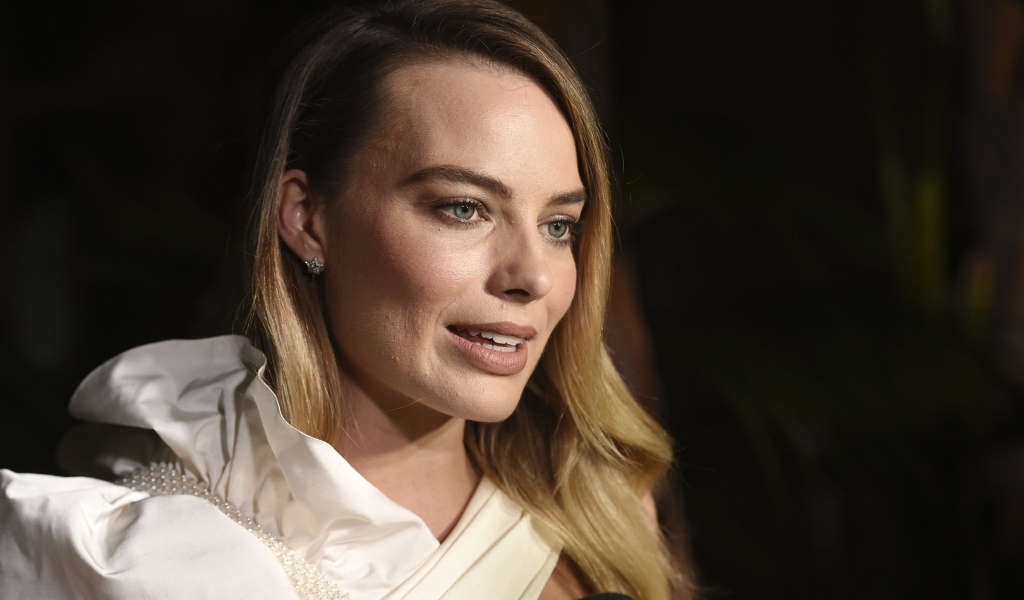 Актриса Марго Робби дает интервью 