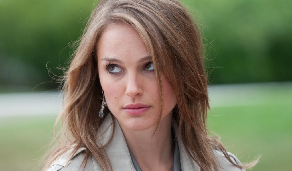 Актриса Натали Портман с карими глазами