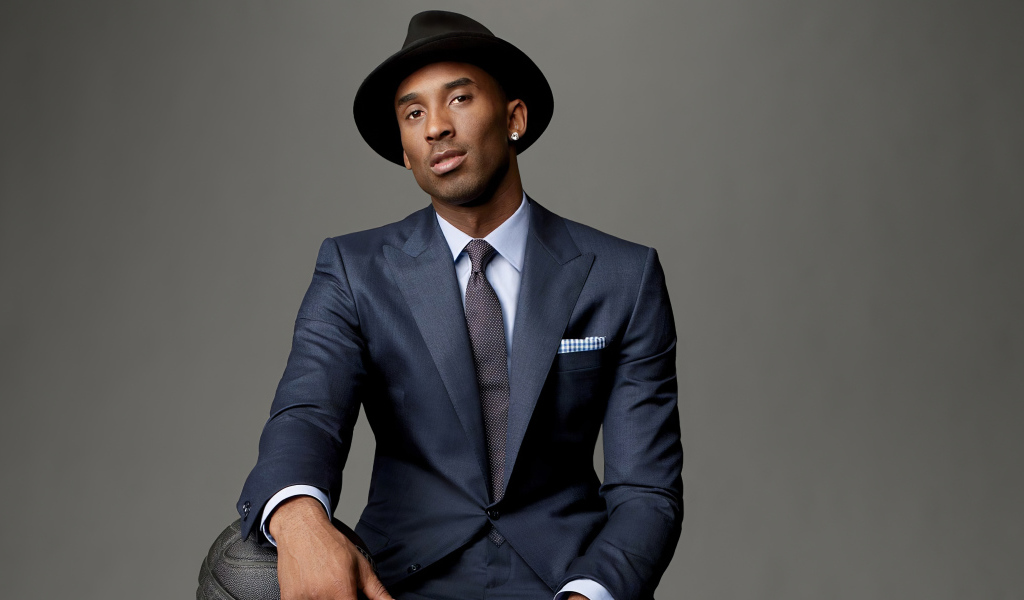 Американский баскетболист Коби Брайант в костюме