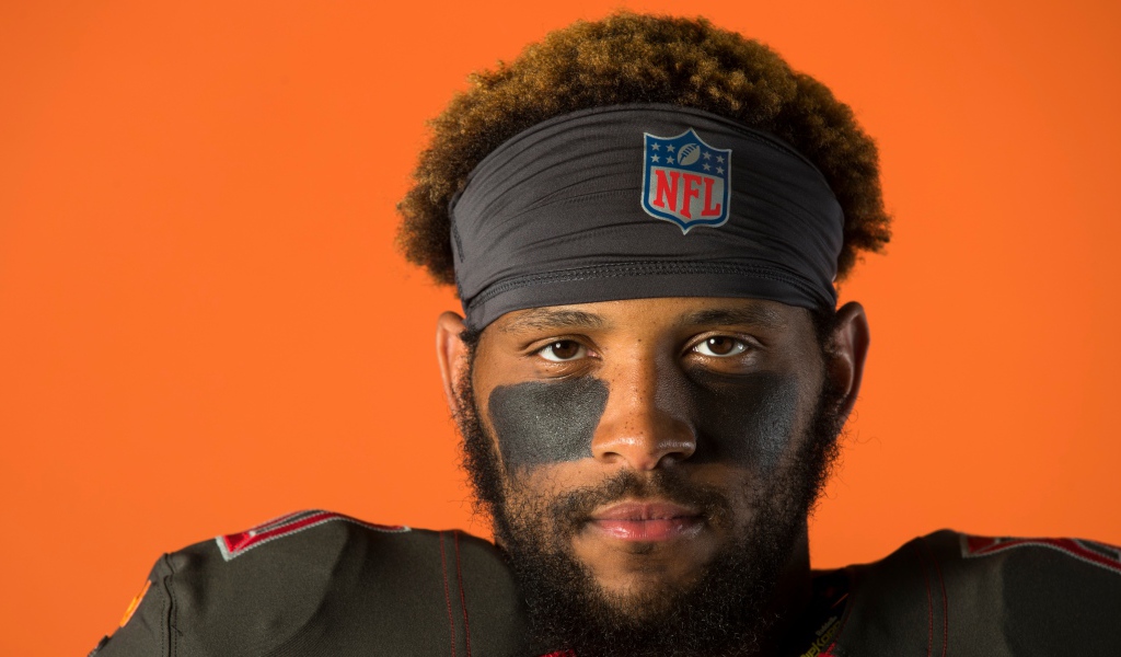 Игрок в американский футбол O. J. Howard лицо крупным планом