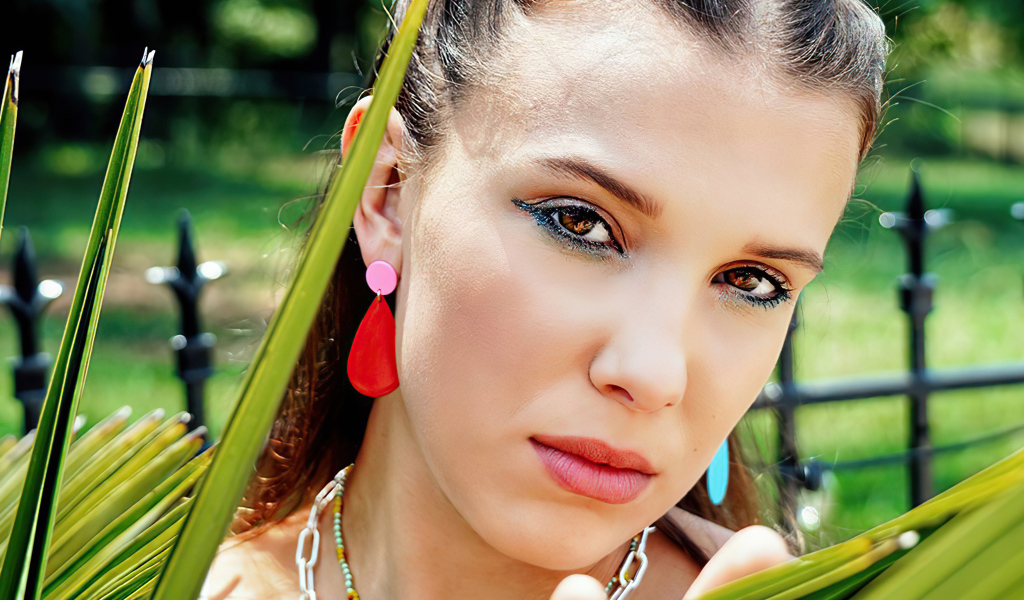 Британская актриса и певица Милли Бобби  Браун крупным планом