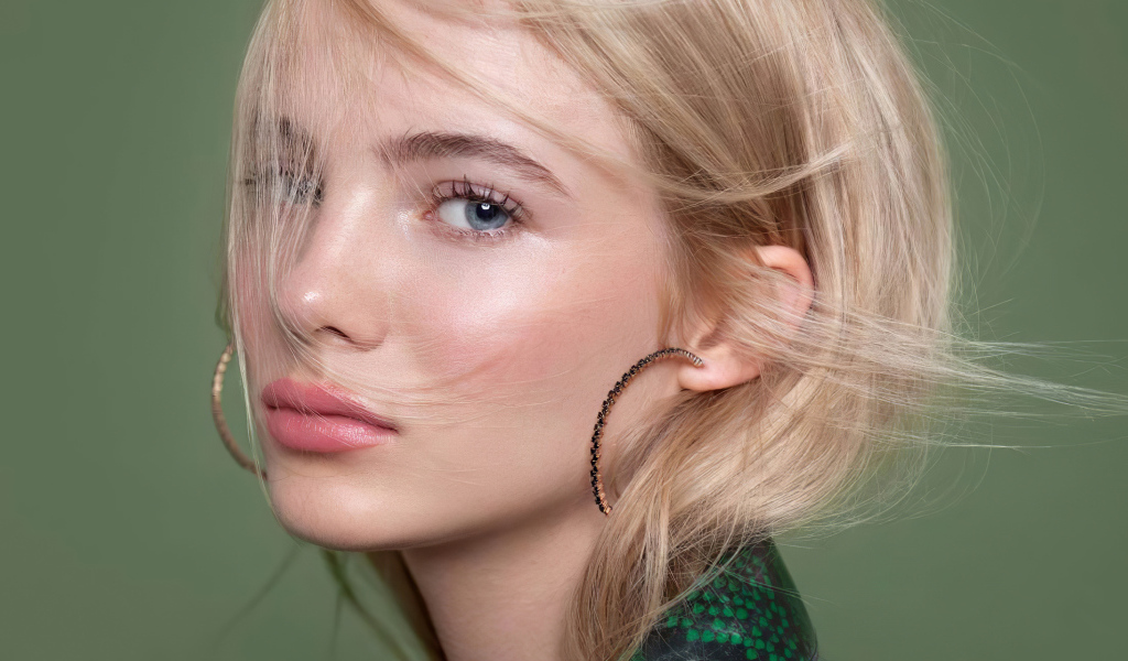 Английская актриса Фрейя Аллан лицо крупным планом