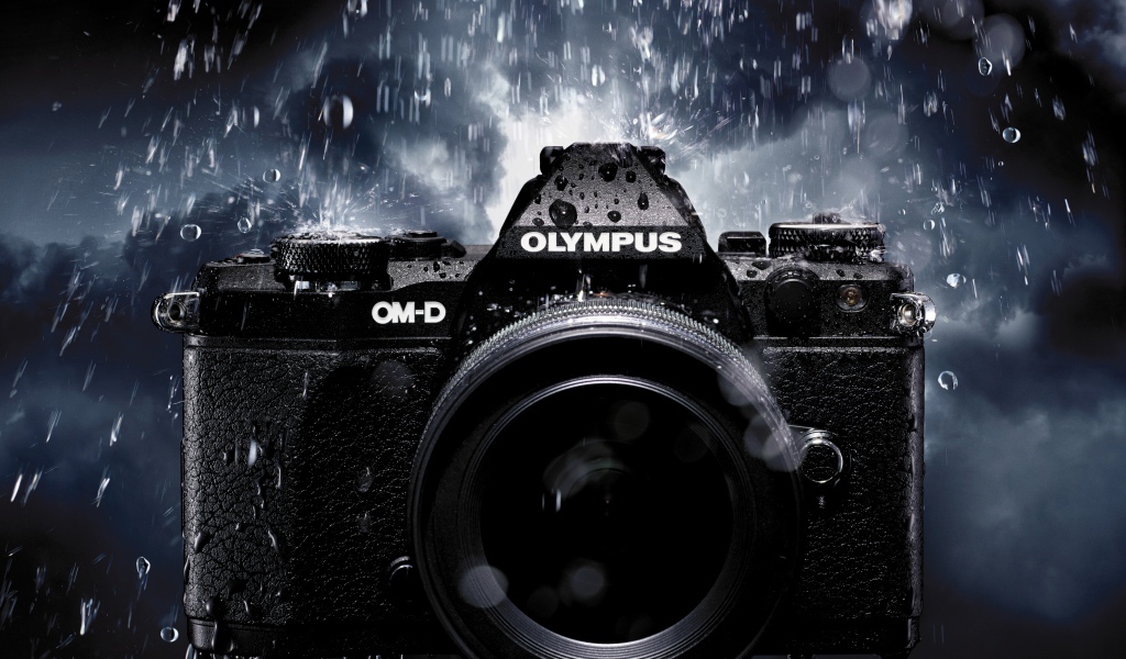 Старый фотоаппарат olympus под дождем