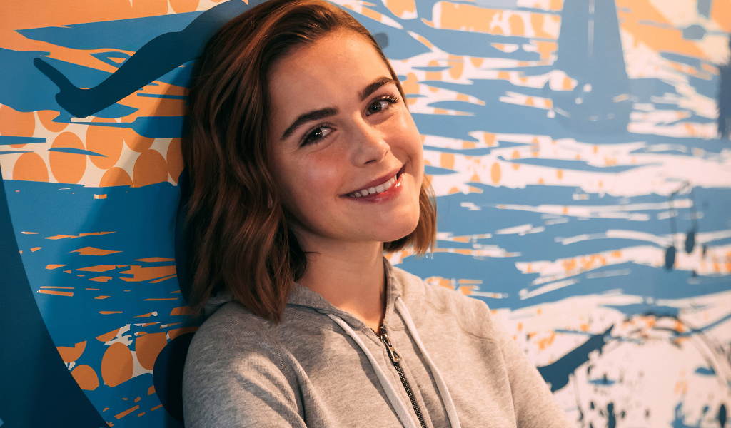 Улыбающаяся актриса Кирнан Шипка