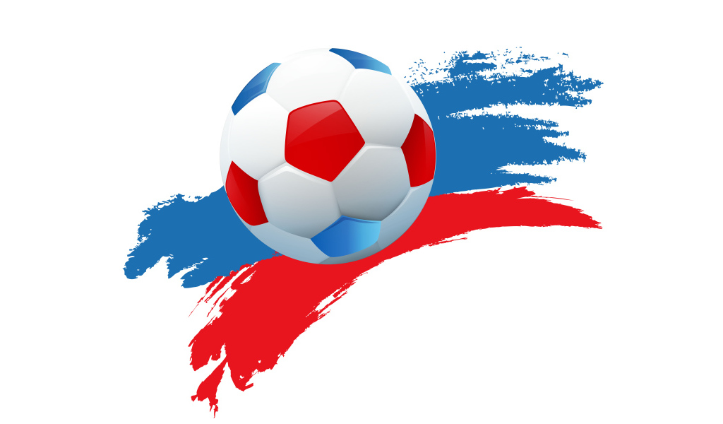 Футбольный мяч на фоне российского флага 