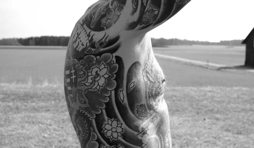 Татуировки на теле мужчины 