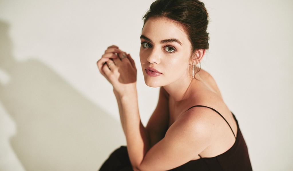 Нежная девушка актриса Люси Хейл