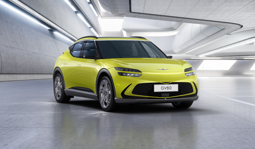 Желтый автомобиль Genesis GV60, 2021 года в здании
