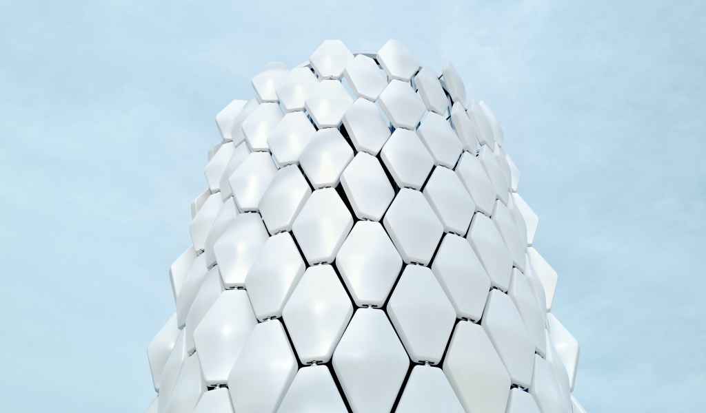 Белые соты на голубом фоне 