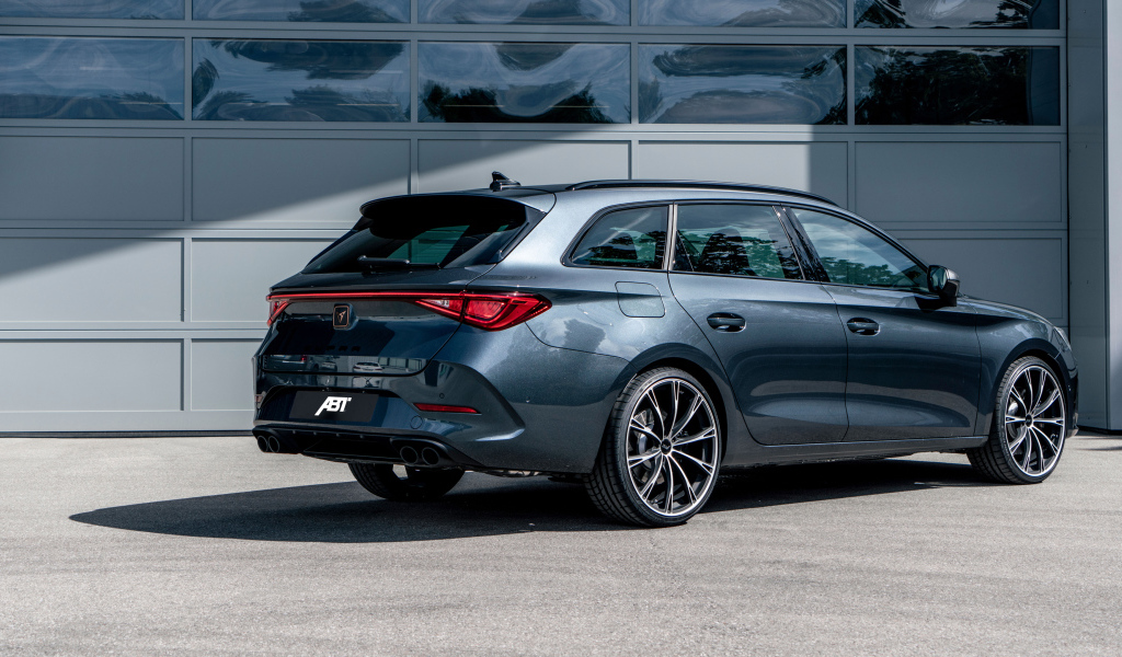 Автомобиль ABT Cupra León Sportstourer 2021 года вид сзади