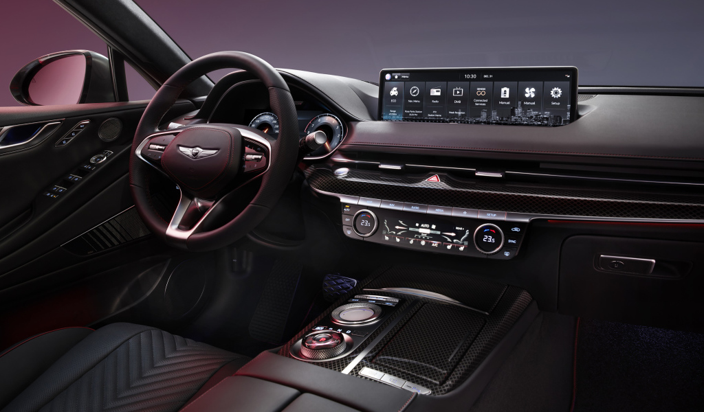 Черный салон автомобиля Genesis G80 Sport 2021 года