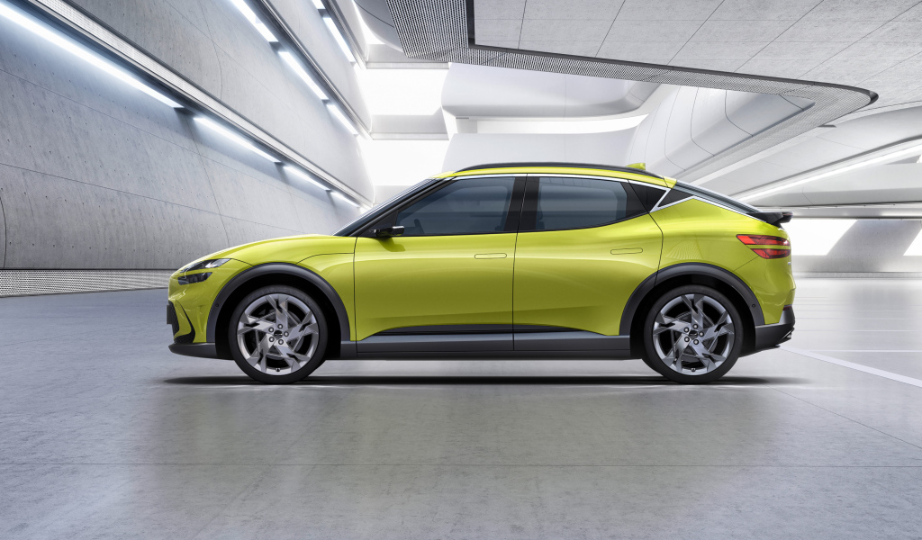 Автомобиль  Genesis GV60, 2021 года вид сбоку